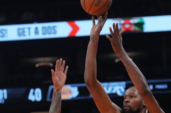 Kevin Durant scores 23 in return, Phoenix Suns crush L.A. Lakers