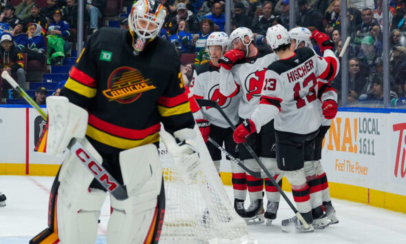 Markstrom makes 20 saves, Devils shut out Canucks