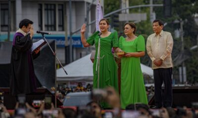 Sara Duterte takes her oath as the next Vice President on June 19, 2022 in Davao, Philippines with her father Philippine President Rodrigo Duterte and her mother Elizabeth Zimmerman by her side. Photo: VCG