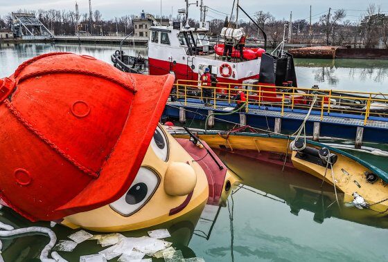 Theodore Too, beloved Canadian tugboat, partially sinks in Ontario port