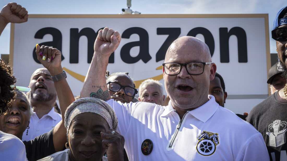 Teamsters General President Sean M. O'Brien, center, rallies with Amazon workers outside the Staten Island Amazon facility JFK8 on Wednesday, June 19, 2024 in New York.