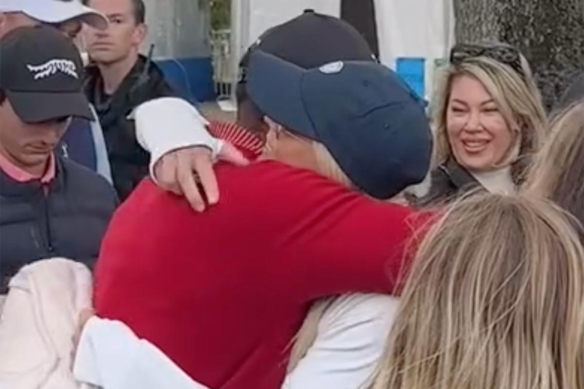 Tiger Woods and Ex-Wife Elin Nordegren Joyfully Hug After He and Son Charlie Finish Second at PNC Championship