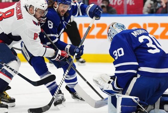 Caps clip Leafs 5-2, Ovechkin scores in return