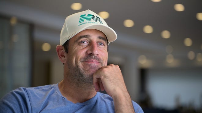 Aaron Rodgers opens up about family estrangement, 'Bachelorette'