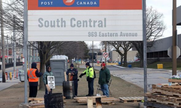 Canada Post employees could resume work early next week