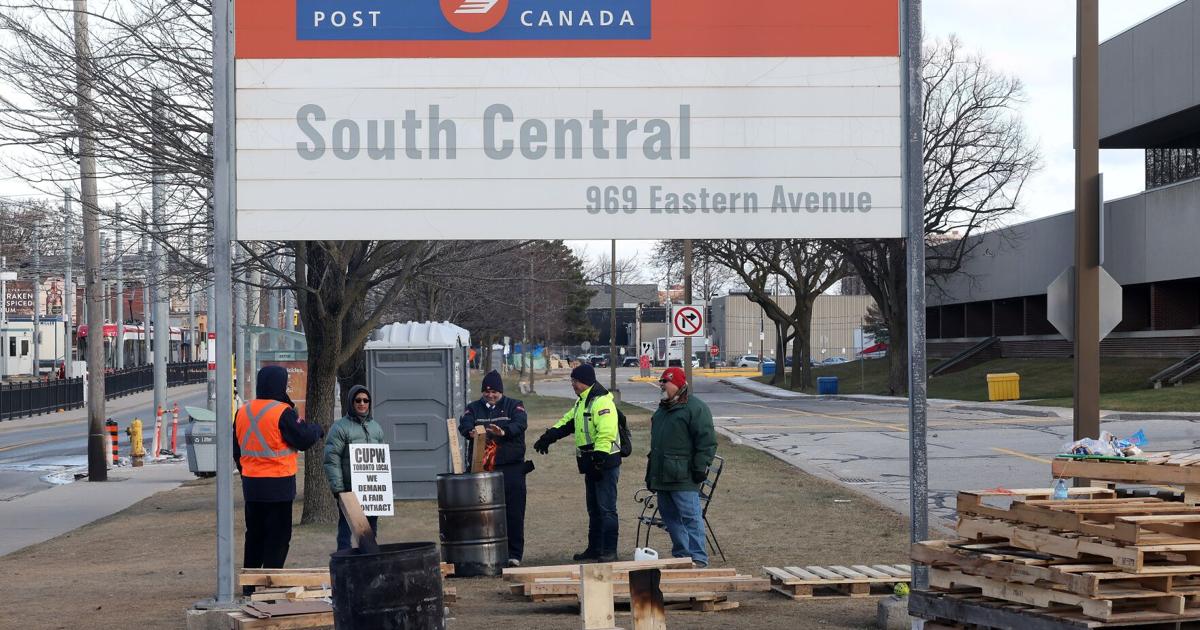 Canada Post employees could resume work early next week