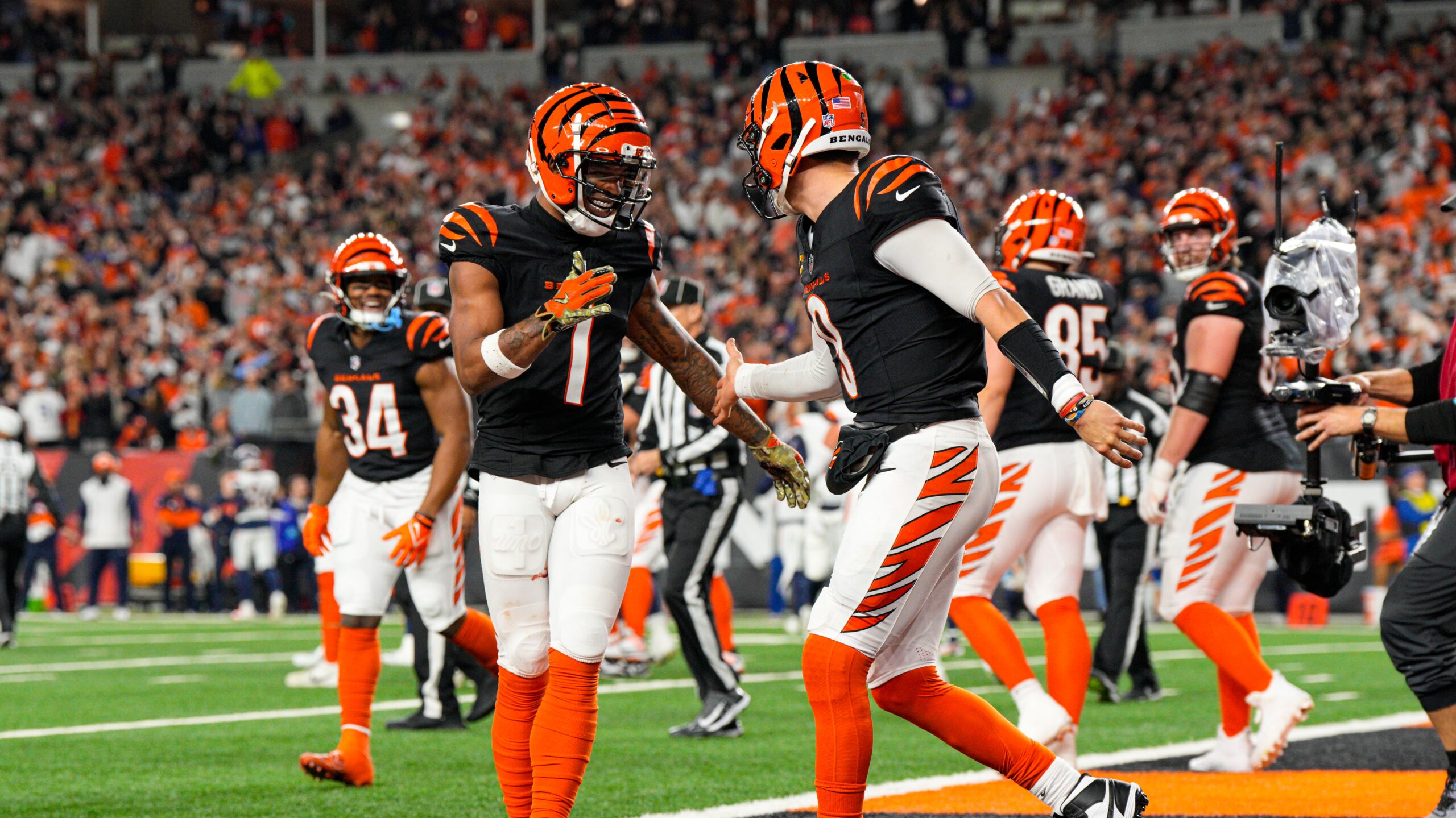 Cincinnati Bengals keep playoff hopes alive with overtime win over Denver Broncos