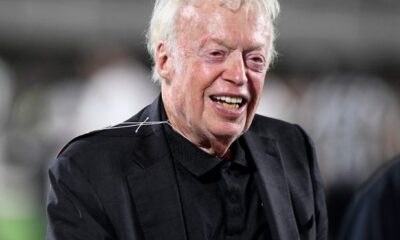 How much money does Nike co-founder Phil Knight have?