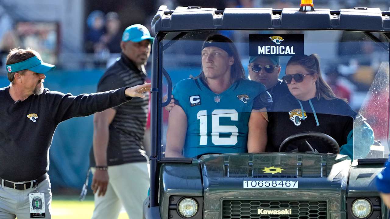 Jaguars QB Trevor Lawrence suffers concussion after sustaining illegal hit vs. Texans