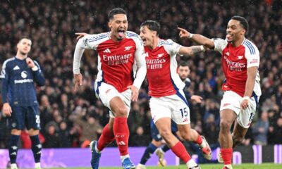 Man United show progress in loss, Arsenal chase Liverpool