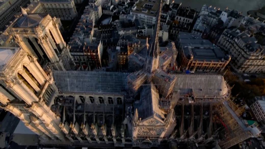 Click to play video: '‘Project of the century’: Macron tours newly restored Notre Dame Cathedral in Paris'