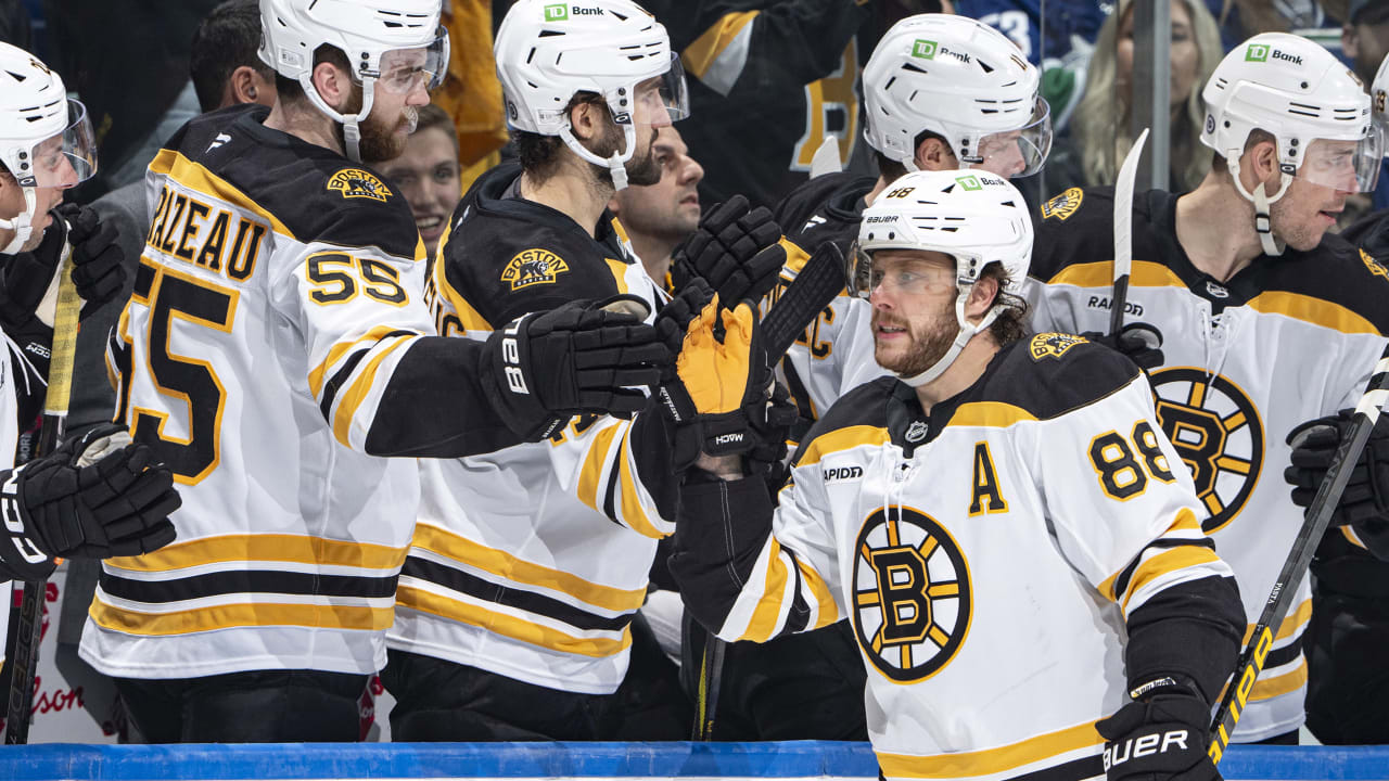 Pastrnak has 4 points in Bruins win against Canucks