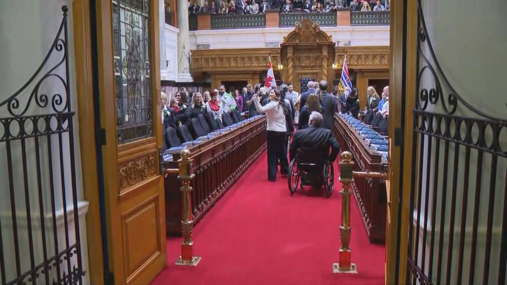 Click to play video: 'BC NDP MLAs sworn in'