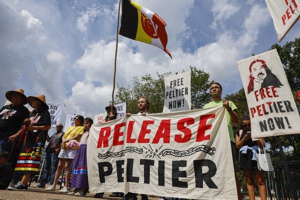 People protest at the white house