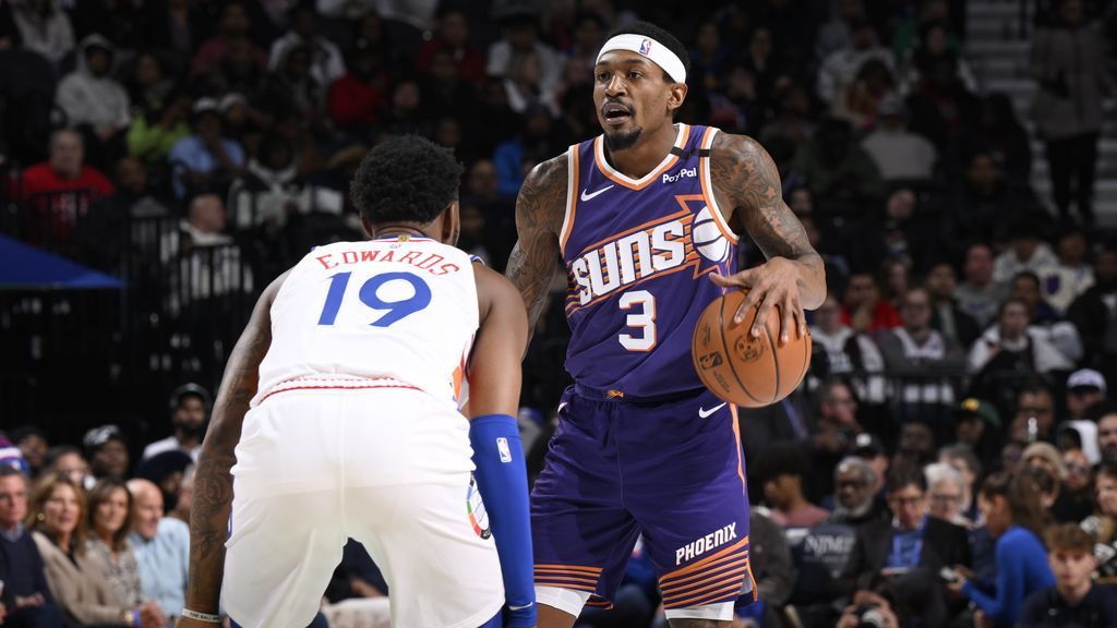 Bradley Beal scores 25 off bench, says Suns mum on trade talk