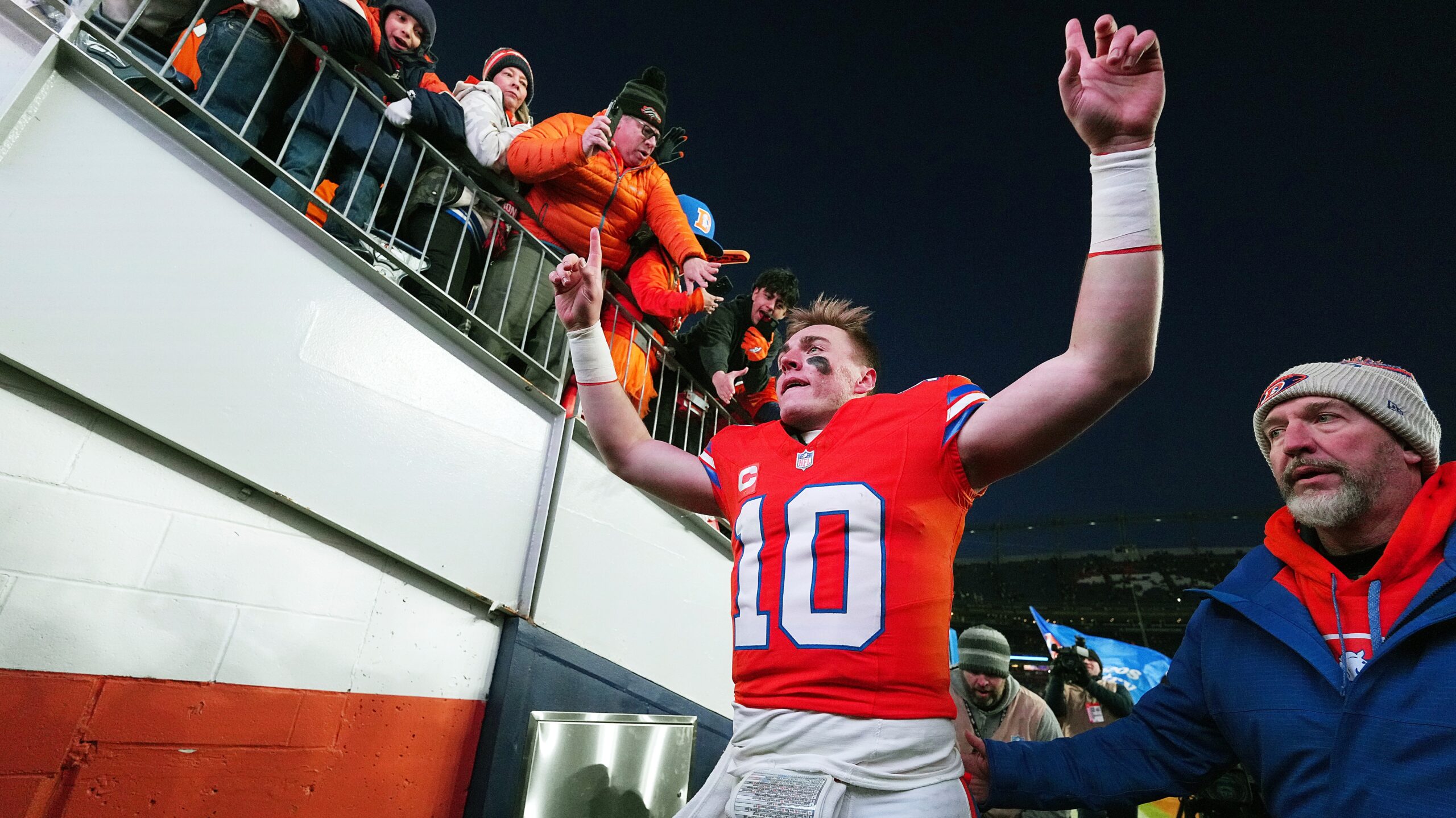 Denver Broncos rout Kansas City Chiefs to lock up playoff spot