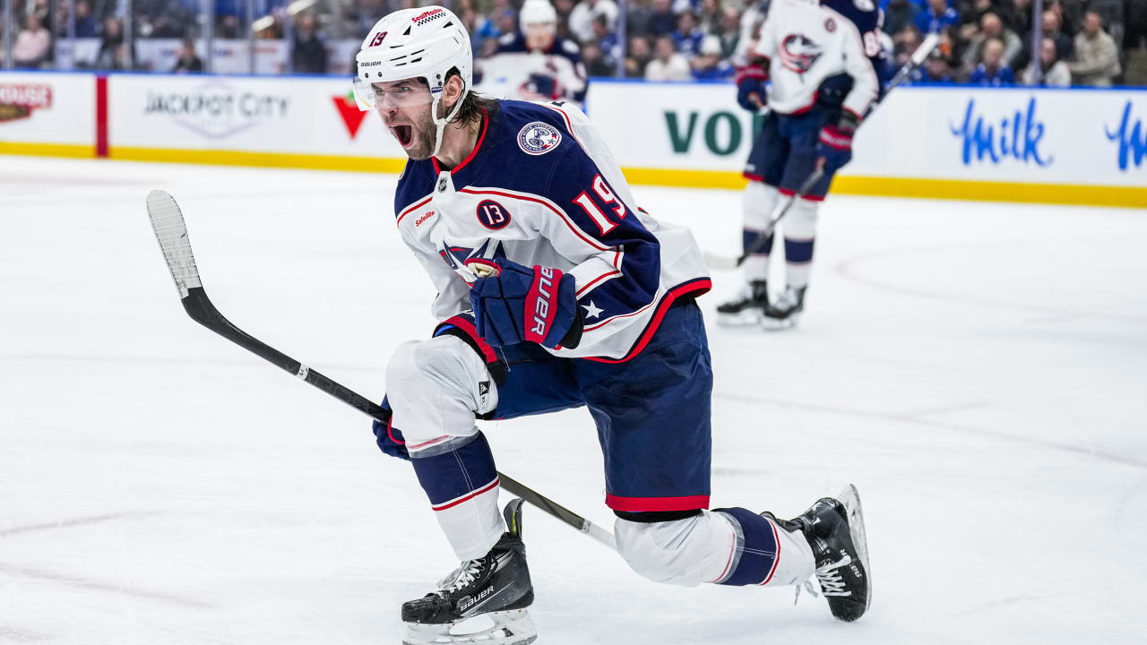 Fantilli scores 1st hat trick, Blue Jackets defeat Maple Leafs