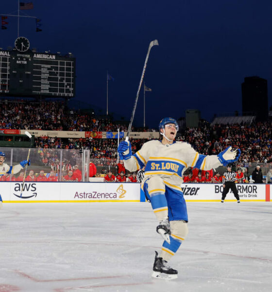 Fowler, Blues defeat Blackhawks in NHL Winter Classic at Wrigley Field