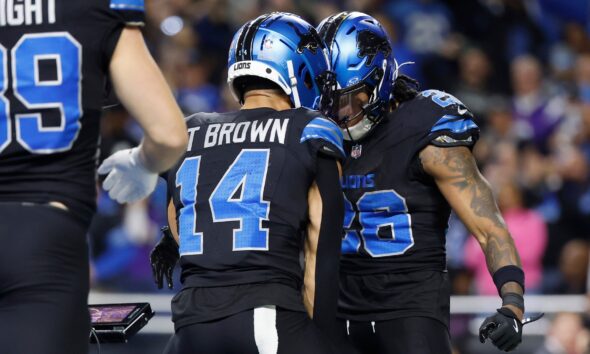 Jahmyr Gibbs scores four TDs, Detroit Lions hammer Minnesota Vikings to take NFC's No. 1 seed