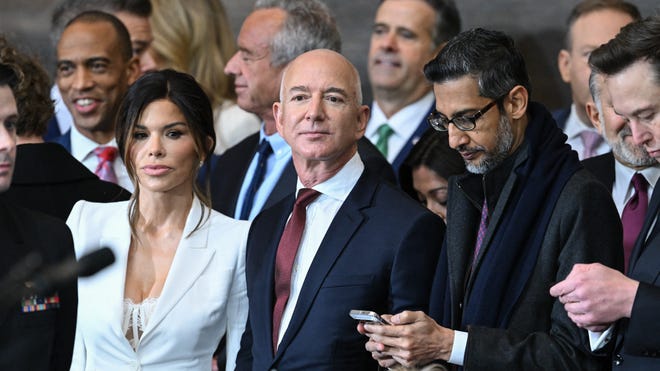 Jeff Bezos' fiancée Lauren Sánchez wears white to Trump inauguration