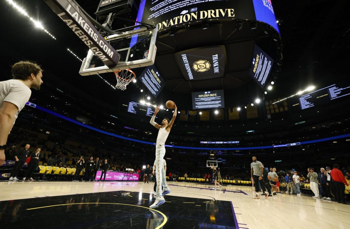 Lakers, Clippers return to their home courts after days of fire devastation across Los Angeles