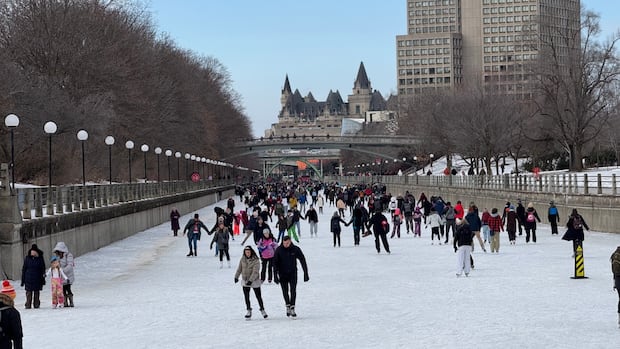 Rideau Canal Skateway welcomes its 1st visitors of the winter