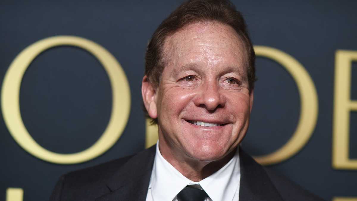 Steve Guttenberg aids in LA wildfire evacuation