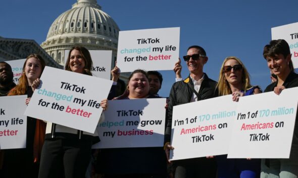 Supreme Court set to hear oral arguments on challenge to TikTok ban