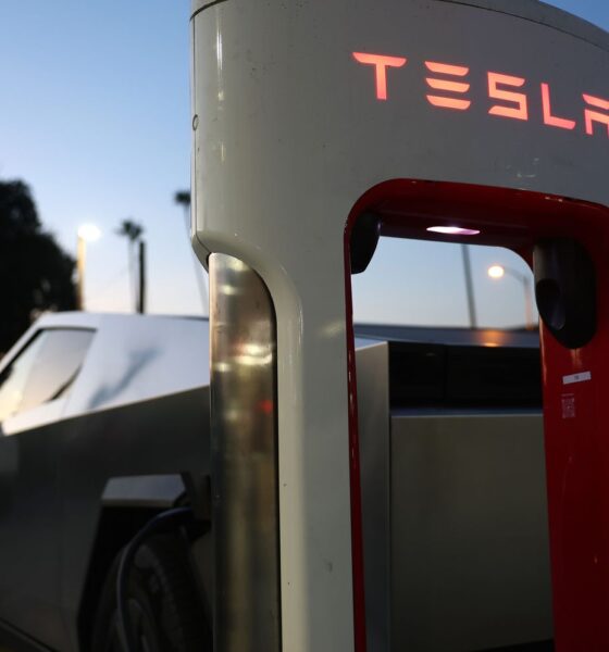 Why Analysts Are Divided on Tesla Stock After Lackluster Q4 Deliveries Data