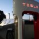 Why Analysts Are Divided on Tesla Stock After Lackluster Q4 Deliveries Data